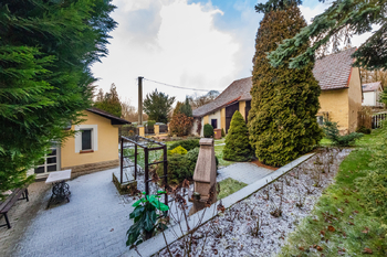 Zahrada - Prodej domu 93 m², Sazená