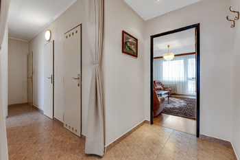 chodba v bytě - Pronájem bytu 3+1 v osobním vlastnictví 67 m², Praha 9 - Prosek