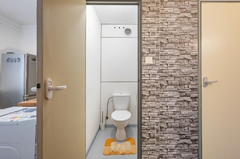 Toaleta. - Prodej bytu 1+1 v osobním vlastnictví 33 m², České Budějovice