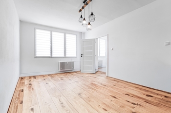 Obytná místnost. - Pronájem bytu 1+1 v osobním vlastnictví 42 m², Jindřichův Hradec