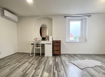 Prodej domu 165 m², Malíč