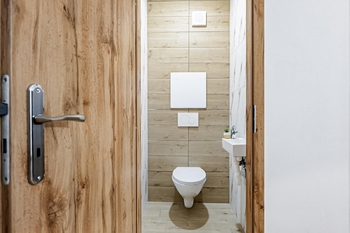 Toaleta. - Pronájem bytu 3+1 v osobním vlastnictví 67 m², Jindřichův Hradec