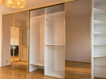 Ložnice s velkou vestavěnou skříní - Pronájem bytu 3+1 v osobním vlastnictví 77 m², Praha 4 - Krč