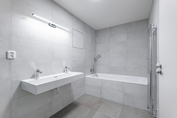 Koupelna. - Pronájem bytu 2+kk v osobním vlastnictví 62 m², Praha 4 - Nusle