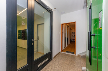 Prodej bytu 2+kk v osobním vlastnictví 52 m², Praha 10 - Vršovice