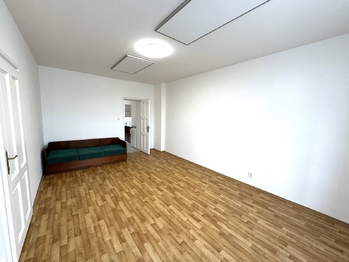 pokoj 1 - Prodej bytu 3+kk v osobním vlastnictví 83 m², Plzeň