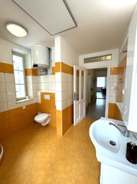 koupelna - Prodej bytu 3+kk v osobním vlastnictví 83 m², Plzeň