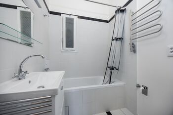 Koupelna - Pronájem bytu 2+1 v osobním vlastnictví 78 m², Praha 5 - Malá Strana