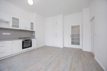 Spousta prostoru v kuchyni - Pronájem bytu 2+1 v osobním vlastnictví 78 m², Praha 5 - Malá Strana