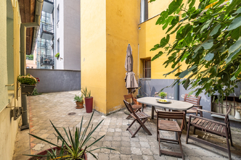 Soukromý dvůr - Prodej obchodních prostor, Praha 8 - Karlín