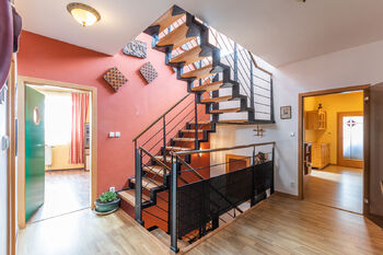 Prodej bytu 5+1 v osobním vlastnictví 255 m², Praha 5 - Hlubočepy