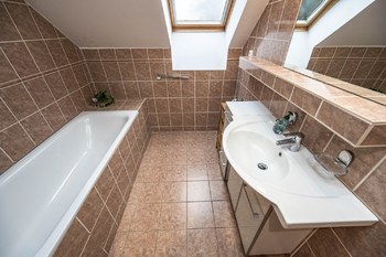 Pronájem domu 150 m², Mirošovice