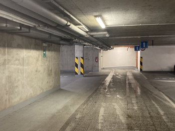 Garáž - Pronájem garážového stání, Praha 5 - Smíchov