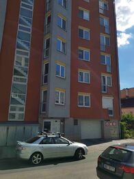 Pronájem garážového stání 18 m², Brno