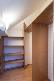 šatna - Prodej bytu 2+kk v osobním vlastnictví 80 m², Praha 7 - Bubeneč