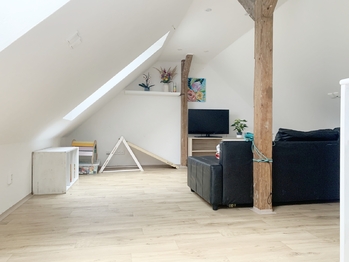 obývací pokoj v podkroví - Prodej domu 87 m², Velká Buková
