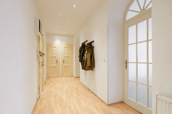 chodba Schnirchova - Prodej bytu 3+kk v osobním vlastnictví 94 m², Praha 7 - Holešovice