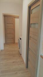 chodba k pokojům a do kuchyně - Pronájem bytu 3+1 v osobním vlastnictví 69 m², Rožnov pod Radhoštěm