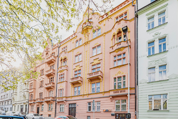 Dům z ulice - Pronájem bytu 2+1 v osobním vlastnictví 75 m², Praha 2 - Vinohrady