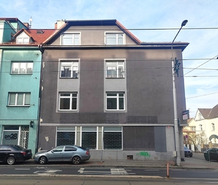 Pohled z hlavní ulice - Pronájem bytu 2+kk v osobním vlastnictví 88 m², Ostrava