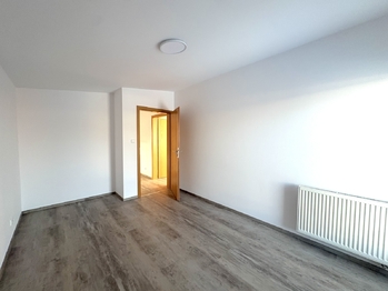 3. pokoj v patře - Pronájem domu 127 m², Praha 9 - Hloubětín