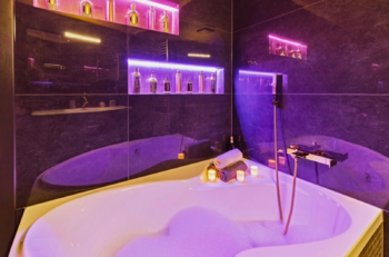 Možnost nasvícení koupelny podle nálady - Prodej bytu 3+kk v osobním vlastnictví 81 m², Praha 9 - Vysočany