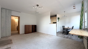 Obytná místnost - Pronájem bytu 3+1 v osobním vlastnictví 90 m², Praha 9 - Horní Počernice