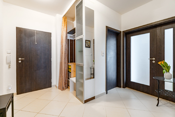 Prodej bytu 3+kk v osobním vlastnictví 152 m², Praha 10 - Dolní Měcholupy