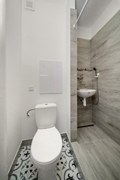 toaleta - Pronájem bytu 1+1 v osobním vlastnictví 28 m², Brno