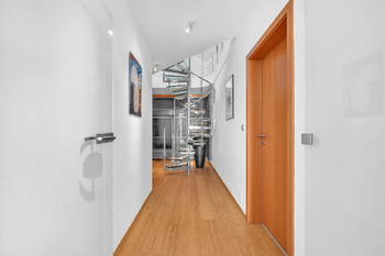 Prodej bytu 5+kk v osobním vlastnictví 278 m², Praha 10 - Dolní Měcholupy