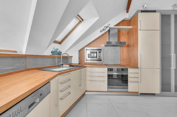 Prodej bytu 5+kk v osobním vlastnictví 278 m², Praha 10 - Dolní Měcholupy