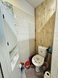 Toaleta - Prodej bytu 1+kk v osobním vlastnictví 35 m², Kladno