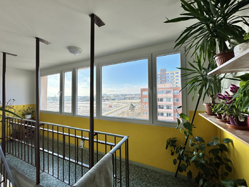 Chodba na patře - Prodej bytu 1+kk v osobním vlastnictví 35 m², Kladno