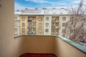 Pohled z balkonu - Prodej bytu 2+1 v družstevním vlastnictví 66 m², Praha 10 - Vršovice