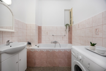 Koupelna - Prodej bytu 2+1 v družstevním vlastnictví 66 m², Praha 10 - Vršovice