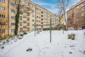 Zahrada vnitroblok - Prodej bytu 2+1 v družstevním vlastnictví 66 m², Praha 10 - Vršovice