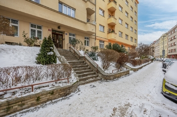 Budova - Prodej bytu 2+1 v družstevním vlastnictví 66 m², Praha 10 - Vršovice