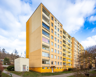 Pohled na zadní stranu domu - Prodej bytu 4+1 v družstevním vlastnictví 86 m², Ústí nad Labem