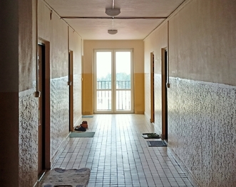 Na konec chodby a doleva... - Prodej bytu 1+kk v osobním vlastnictví 20 m², Lubná