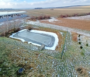 či na retenční nádrž. - Prodej bytu 1+kk v osobním vlastnictví 20 m², Lubná