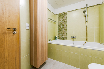 Pronájem bytu 4+1 v osobním vlastnictví 86 m², Praha 8 - Kobylisy