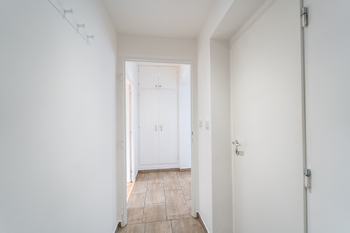 Vstupní chodba - Prodej bytu 2+1 v osobním vlastnictví 52 m², Český Brod