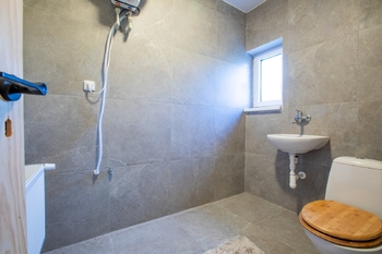 Koupelna, současný stav - Prodej domu 105 m², Roudnice nad Labem