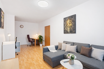 obývací pokoj - Prodej bytu 2+1 v osobním vlastnictví 73 m², Praha 10 - Strašnice