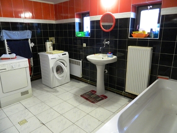 Veliká koupelna. - Prodej domu 396 m², Přehořov