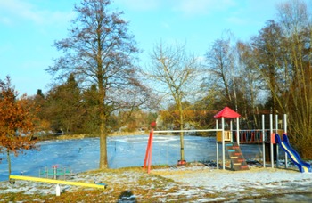 Dětské hřiště na návsi. - Prodej domu 396 m², Přehořov