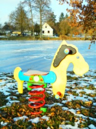 Pohled od dětského hřiště. - Prodej domu 396 m², Přehořov