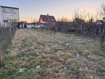 Prodej pozemku 853 m², Znojmo