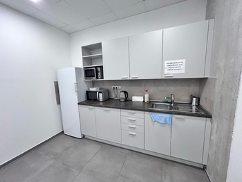 Pronájem obchodních prostor 192 m², Praha 9 - Vysočany