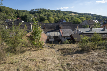 Výhled ze zadní části zahrady - Prodej domu 210 m², Bohuslavice u Zlína